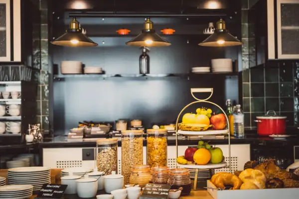 Ontbijt Een schaal op tafel.