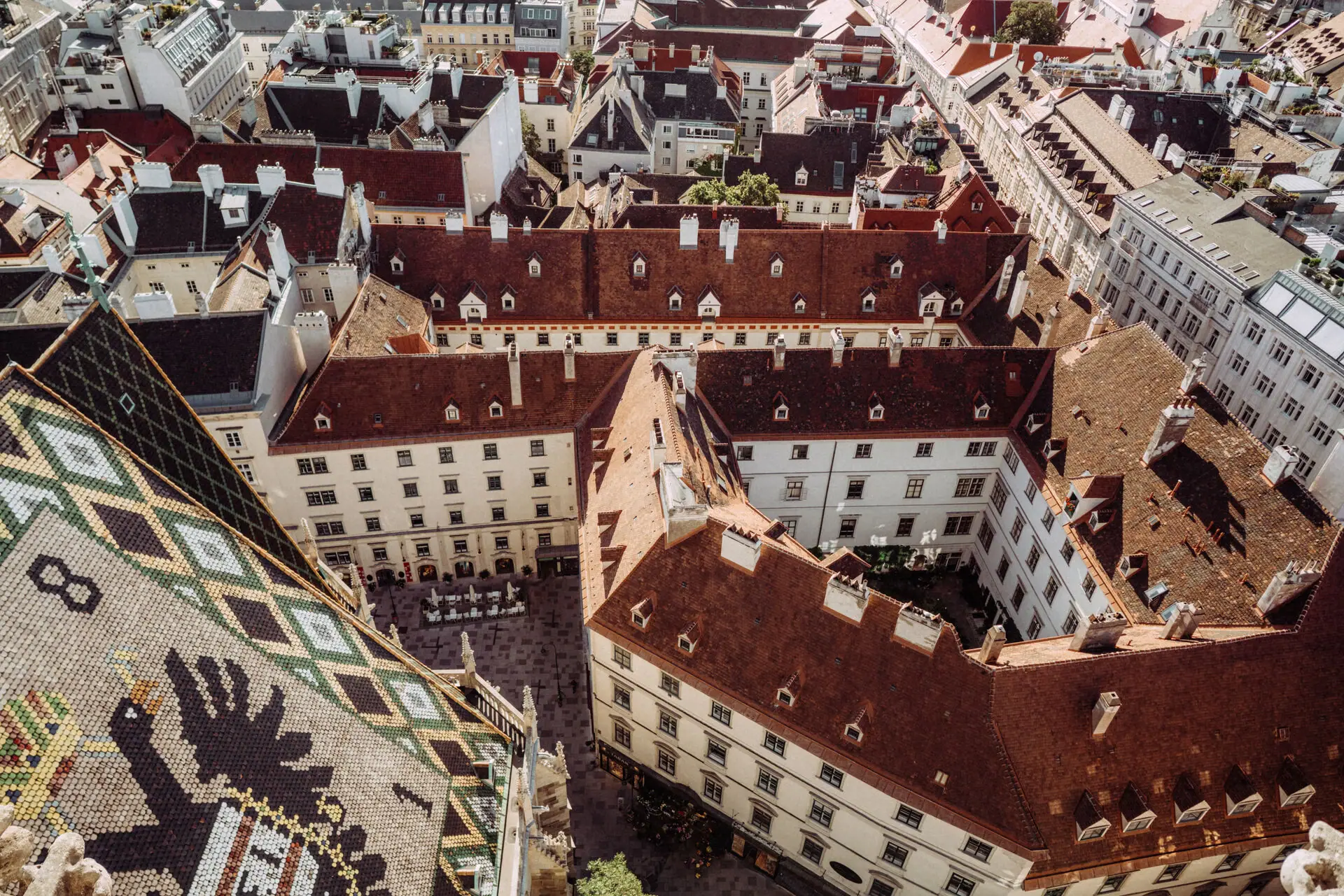 Wenen centrum Luchtfoto van een stad met gebouwen en huizen.