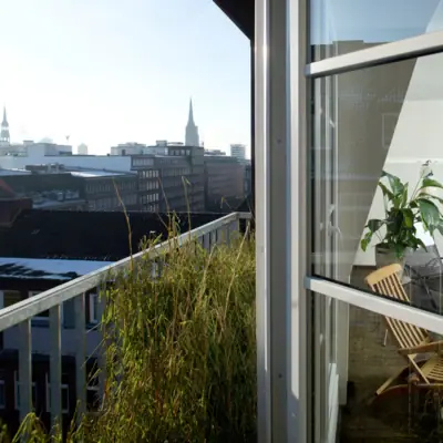 Uitzicht over de daken van Hamburg