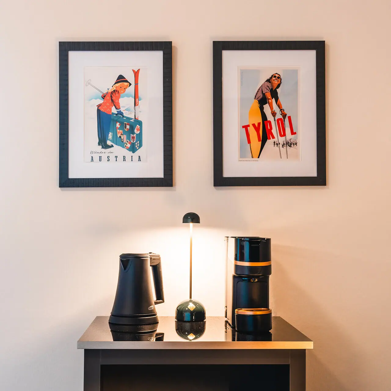 Koffiecorner op de kamer in het HENRI Hotel Kitzbühel