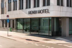 Gebouw met glazen ramen