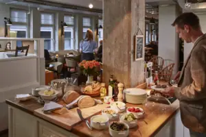 Buffet met verschillende gerechten.