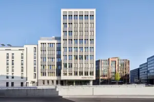 HENRI Düsseldorf Gebouw met veel ramen