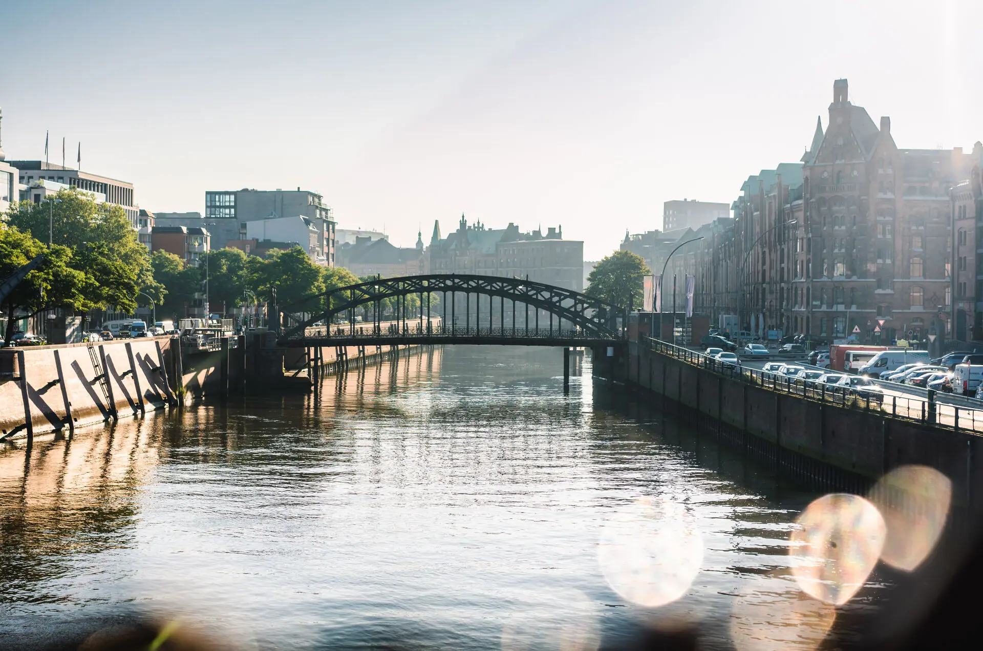Brug over kanaal in Hamburg Speicherstadt