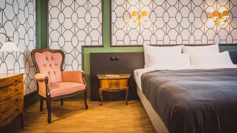 Kamer HENRI Wenen Slaapkamer met bed en stoel